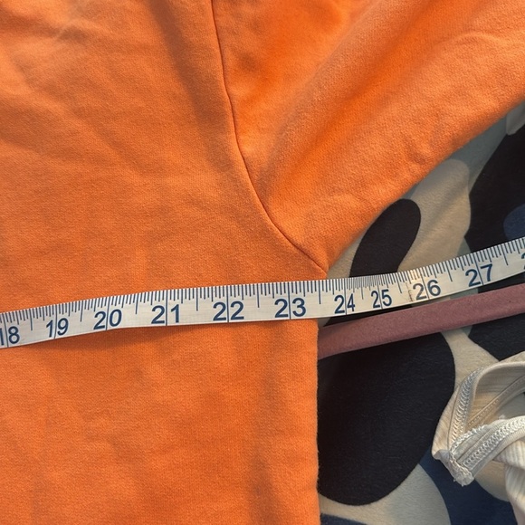 The North Face Women’s Cropped Sweatshirt - Picture 2 of 5